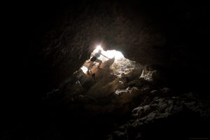 Cave climbing hölick